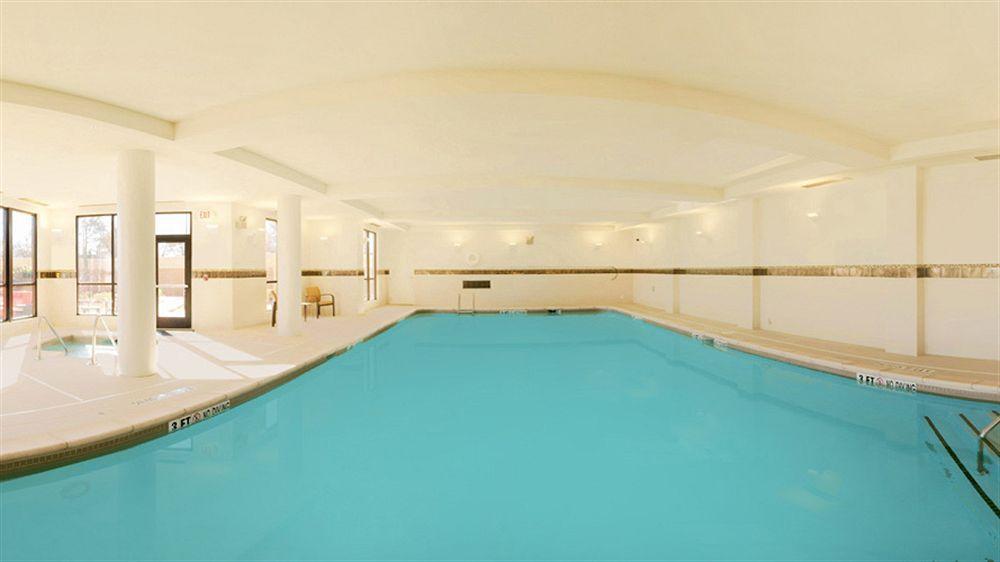 Courtyard 3*