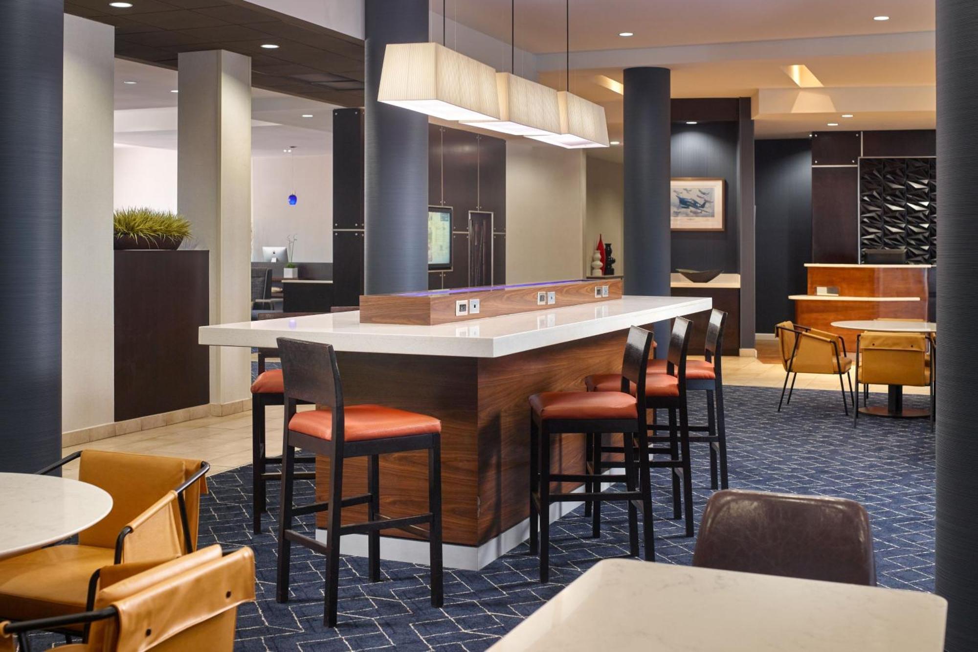 Courtyard 3*