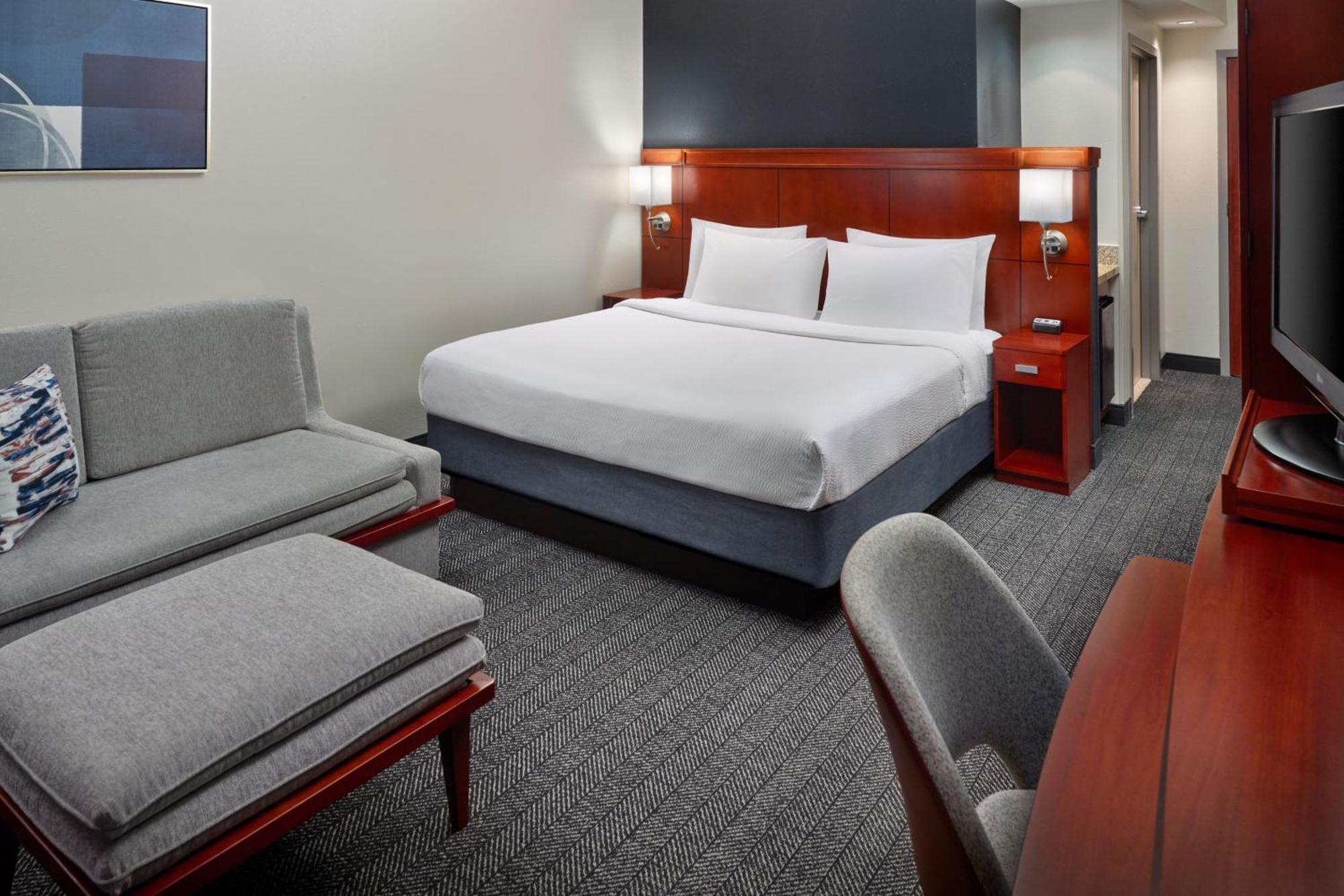 Hotel Courtyard 3*