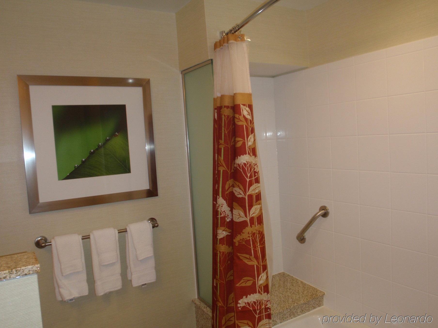 Courtyard 3*