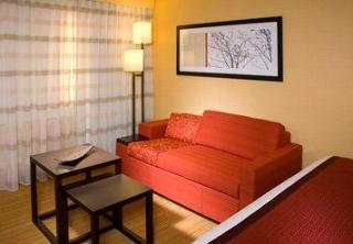 Courtyard 3*