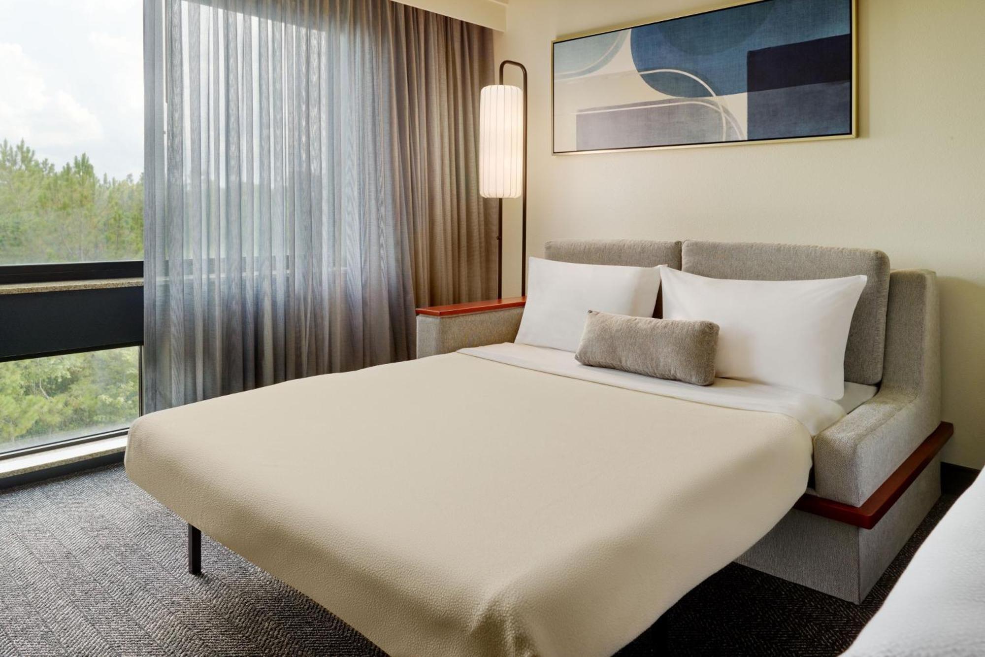 Courtyard 3*